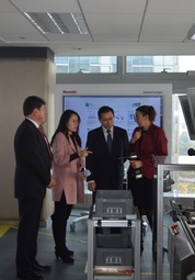 Vizepräsident Hirth und Prof. Lanza stellten chinesischen Partnern aus Industrie und Forschung in Suzhou die Aktivitäten des KIT im Bereich Internationalisierung und Innovation vor.