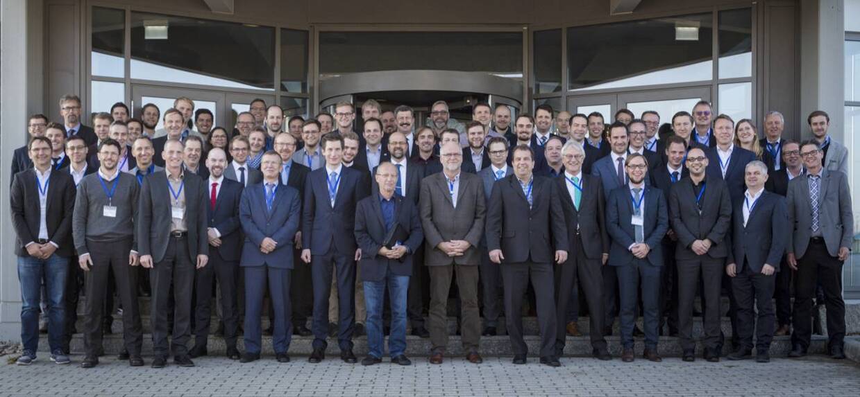 Bild: Fraunhofer ICT Das MoPaHyb-Konsortium beim Abschlusssymposium am Fraunhofer ICT